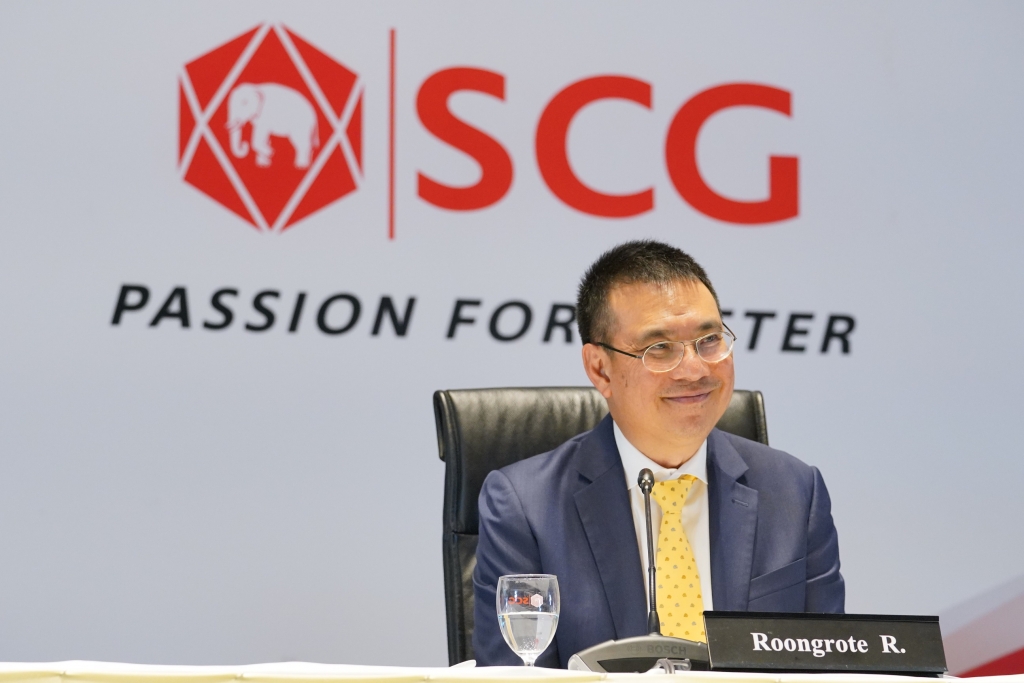 Ông Roongrote Rangsiyopash, Chủ tịch và Giám đốc điều hành của SCG, tại buổi họp báo công bố kết quả kinh doanh quý III/2020.