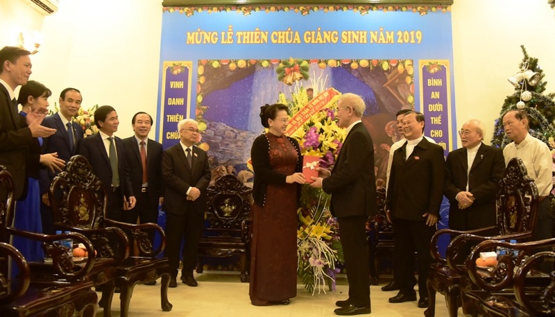  Chủ tịch Quốc hội Nguyễn Thị Kim Ngân đến thăm, chúc mừng Ủy ban Đoàn kết Công giáo Việt Nam