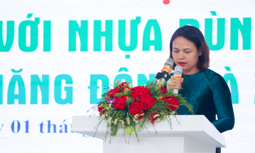 Bà Nguyễn Thị Thu Hằng, Phó hiệu trưởng Trường THCS Trương Công Giai cảm kích Trung tâm Truyền thông Tài nguyên và Môi trường và nhãn hàng Nestlé MILO đã tạo cơ hội và đồng hành để các thầy cô và học sinh của trường t