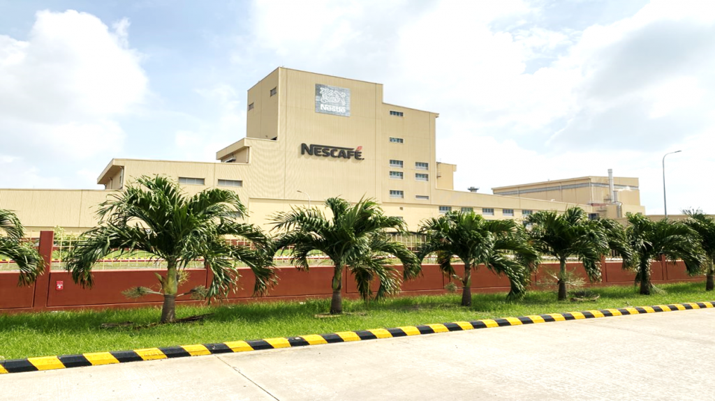 Cảnh bên ngoài nhà máy Nestlé Trị An
