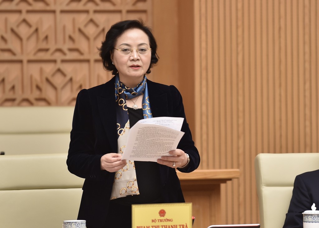Bộ trưởng Bộ Nội vụ Phạm Thị Thanh Trà trình bày đề nghị xây dựng Luật Lưu trữ (sửa đổi)