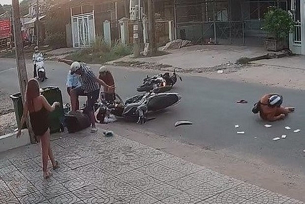 Không chỉ đi đúng luật mà còn phải biết nhường nhịn nhau trên đường