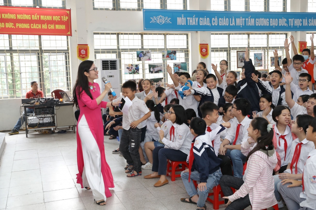 Phần hỏi đáp kiến thức dinh dưỡng sôi nổi tại Trường PTCS Xã Đàn, Hà Nội ngày 06/11/2020 