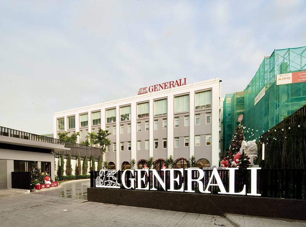 Generali Plaza tọa lạc ngay trung tâm thành phố với tổng diện tích gần 5.000 m2, được thiết kế tinh tế, hiện đại, năng động, sáng tạo Generali Plaza tọa lạc ngay trung tâm thành phố với tổng diện tích gần 5.000 m2, được thiết kế tinh tế, hiện đại, năng động, sáng tạo