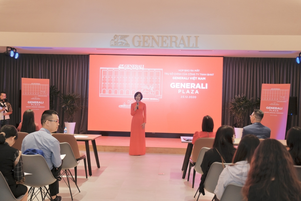 Bà Tina Nguyễn, TGĐ Generali Việt Nam tâm đắc chia sẻ về 4 nét văn hóa SOHI đặc trưng của Generali, Simplification (Đơn giản) – Ownership (Tự chủ) – Human Touch (Thấu cảm) và Innovation (Sáng tạo) Bà Tina Nguyễn, TGĐ Generali Việt Nam tâm đắc chia sẻ về 4 nét văn hóa SOHI đặc trưng của Generali, Simplification (Đơn giản) – Ownership (Tự chủ) – Human Touch (Thấu cảm) và Innovation (Sáng tạo)