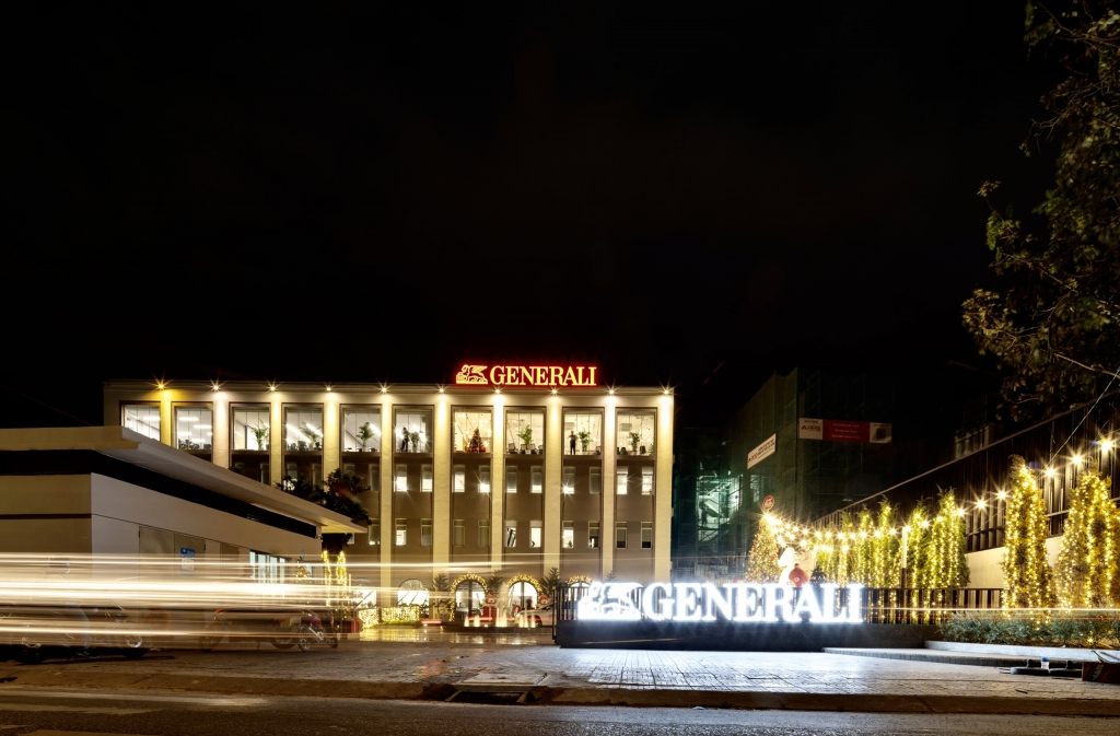 Generali Plaza có tổng diện tích khoảng 5.000 mét vuông, tọa lạc ngay trung tâm thành phố, thuận tiện giao thông đi lại Generali Plaza có tổng diện tích khoảng 5.000 mét vuông, tọa lạc ngay trung tâm thành phố, thuận tiện giao thông đi lại