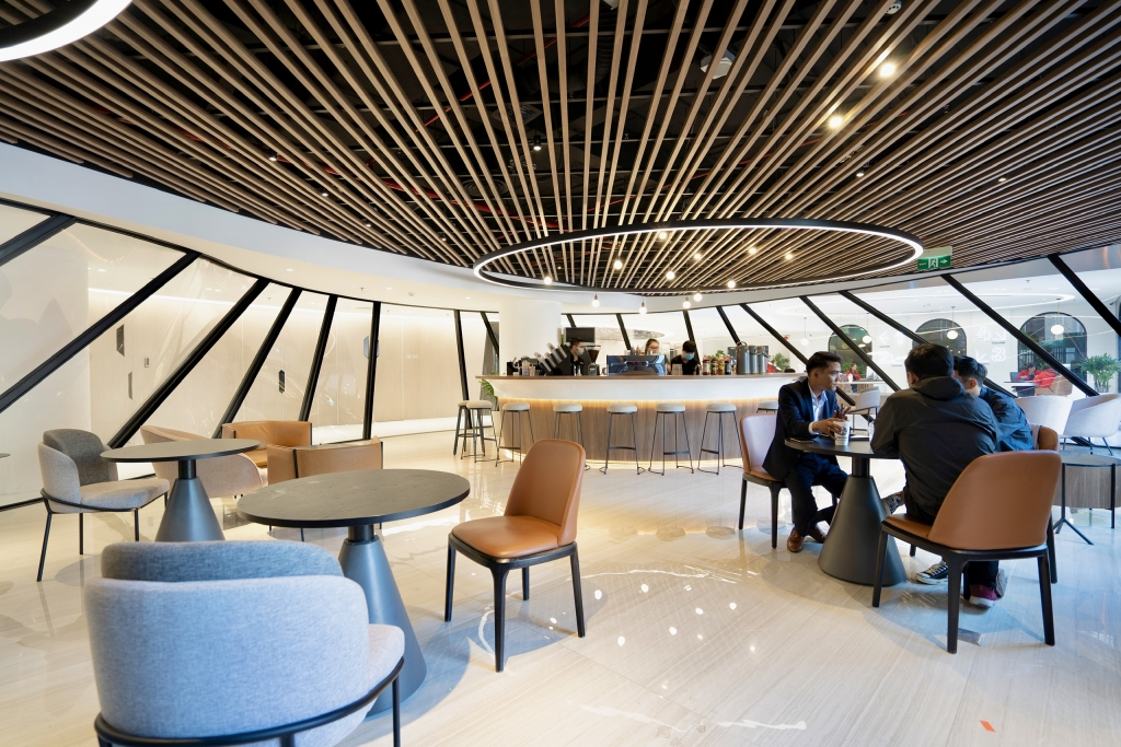 Generali Plaza café được đặt ngay trong khuôn viên tòa nhà, là không gian đón tiếp khách hàng cũng như thư giãn cho đội ngũ nhân viên, tư vấn viên Generali Plaza café được đặt ngay trong khuôn viên tòa nhà, là không gian đón tiếp khách hàng cũng như thư giãn cho đội ngũ nhân viên, tư vấn viên