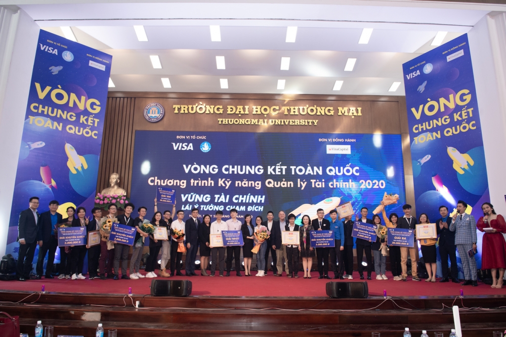Các BGK và 7 đội thi trong Đêm chung kết toàn quốc