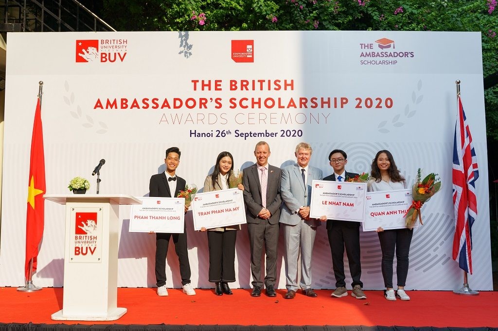 Lễ trao học bổng Đại sứ Vương quốc Anh năm 2020 được tổ chức tại Dinh thự Đại sứ