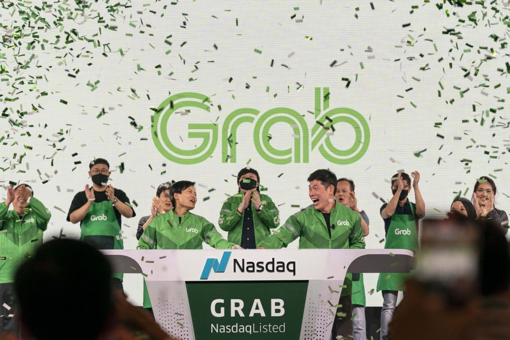 1 Hai nhà Đồng sáng lập Grab trong Lễ Rung Chuông tại Singapore