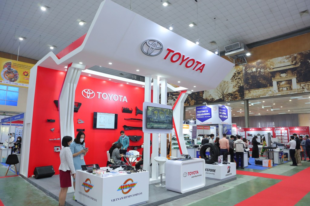 Gian hàng của Toyota Việt Nam tại triển lãm VIMEXPO 2021 (2)