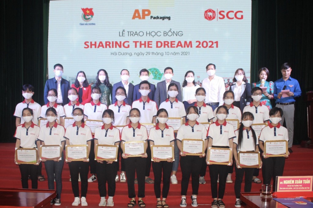 Học bổng SCG Sharing Dream 2021 bắt đầu hành trình tại tỉnh Hải Dương vào ngày 29/10/2021 nhằm tiếp thêm động lực to lớn giúp các bạn vượt qua khó khăn, hỗ trợ các bạn tiếp tục thực hiện ước mơ của mình