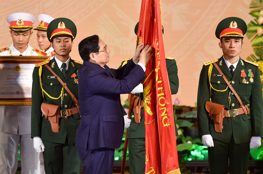 Thủ tướng Phạm Minh Chính đã trao Huân chương Độc lập hạng Nhất - phần thưởng cao quý của Đảng, Nhà nước tặng Đảng bộ, chính quyền và nhân dân tỉnh Bà Rịa-Vũng Tàu