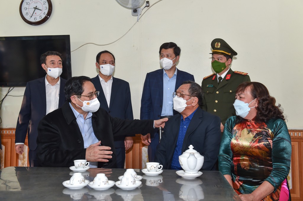 Thủ tướng thăm gia đình thương binh Đào Đức Sơn tại thị trấn Lương Bằng, huyện Kim Động, tỉnh Hưng Yên 