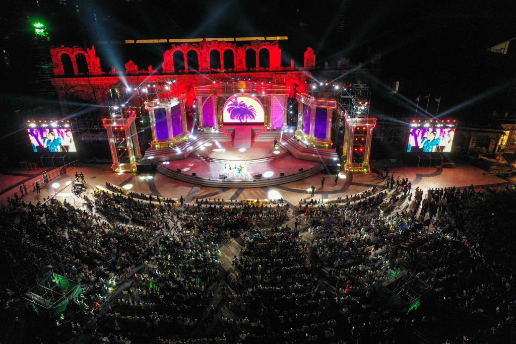 Hàng nghìn người bùng nổ trong Đại nhạc hội New Year countdown 2021 Nam Phú Quốc