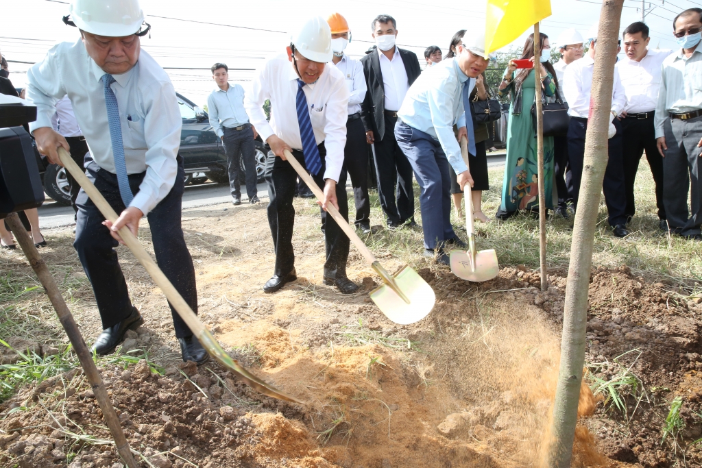 Phó Thủ tướng Trương Hòa Bình phát động trồng 10 triệu cây xanh tại Bến Tre
