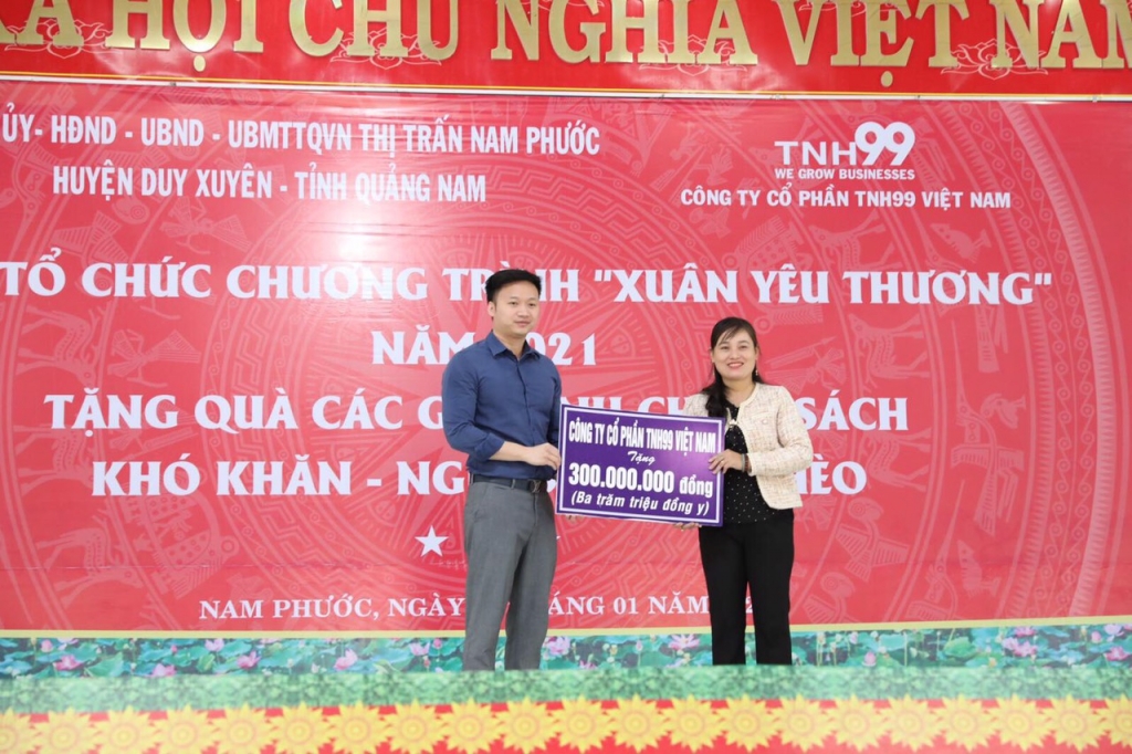 Công ty Cổ phần TNH99 đã trao tặng các phần quà tổng giá trị 300,000,000 đồng