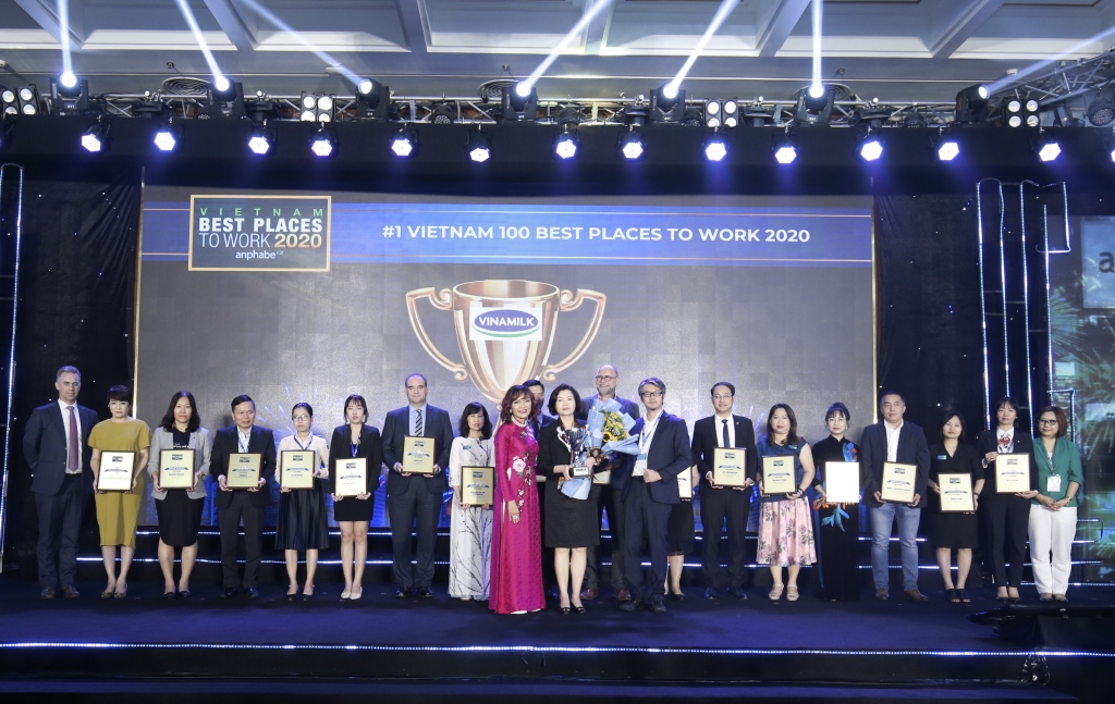 Nỗ lực đảm bảo các giá trị mang đến cho người lao động trong năm qua, Vinamilk được bình chọn là Nơi làm việc tốt nhất Việt Nam năm thứ 3 liên tiếp