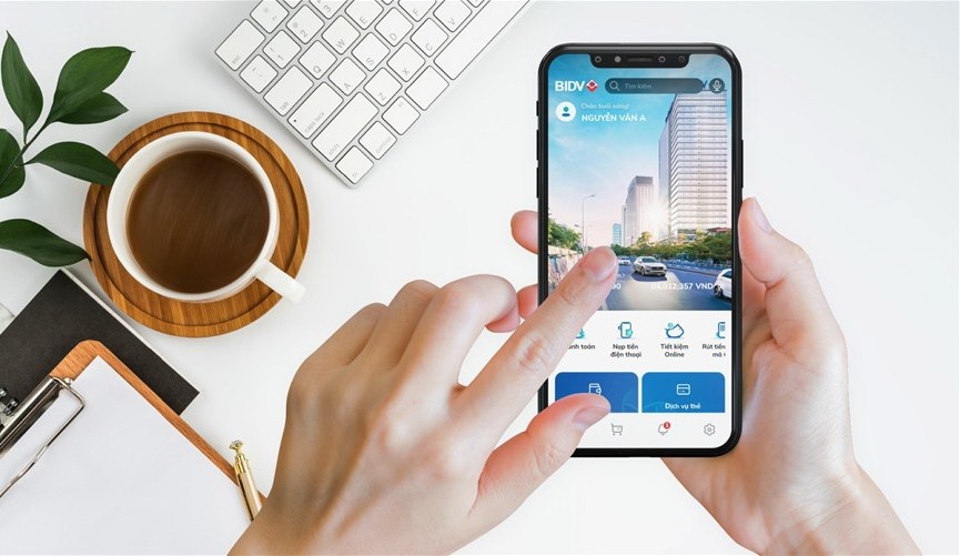 Khách hàng sử dụng các sản phẩm Ngân hàng số của BIDV