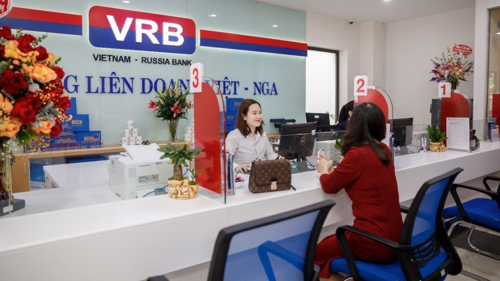 Ngân hàng Liên doanh Việt - Nga (VRB) đón nhận giải thưởng “Nhãn hiệu nổi tiếng Việt Nam năm 2021”