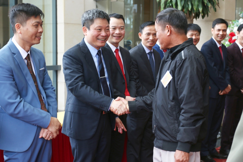 Tổng Giám đốc Nguyễn Tiến Phương chào mừng các đại biểu gia đình người lao động
