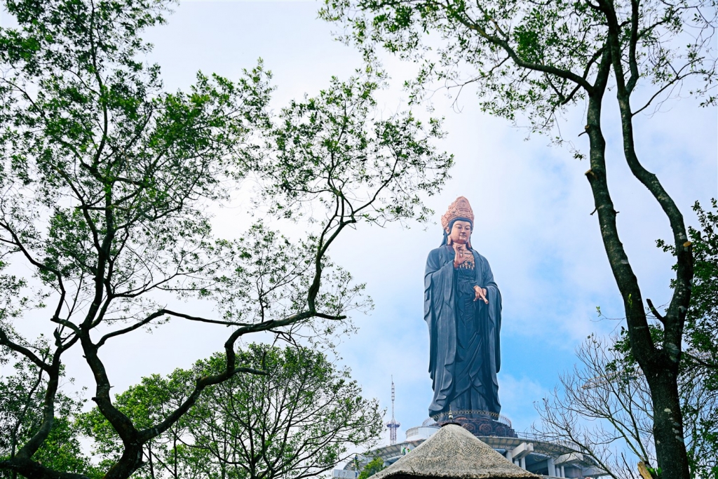 Núi Bà Tây Ninh: Điểm đến tâm linh mới của Phật tử xuân 2021