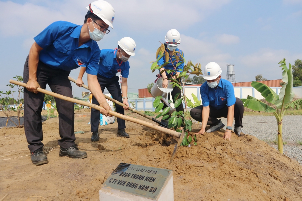 Lực lượng thanh niên xung kích nhiệt thành tham gia chương trình