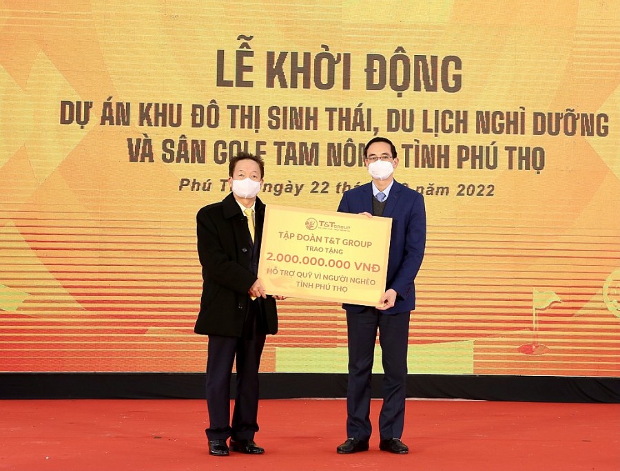 : Tập đoàn T&T đã trao tặng Quỹ vì người nghèo Tỉnh Phú Thọ 2 tỷ đồng