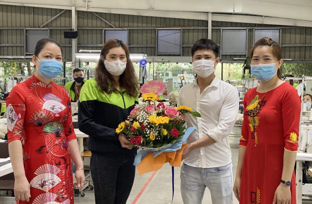 Những “bông hoa hạnh phúc” trong ngôi nhà Tân Đệ Những “bông hoa hạnh phúc” trong ngôi nhà Tân Đệ