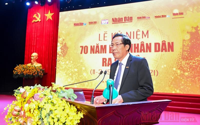 Đồng chí Tổng Biên tập Thuận Hữu trình bày diễn văn tại lễ kỷ niệm