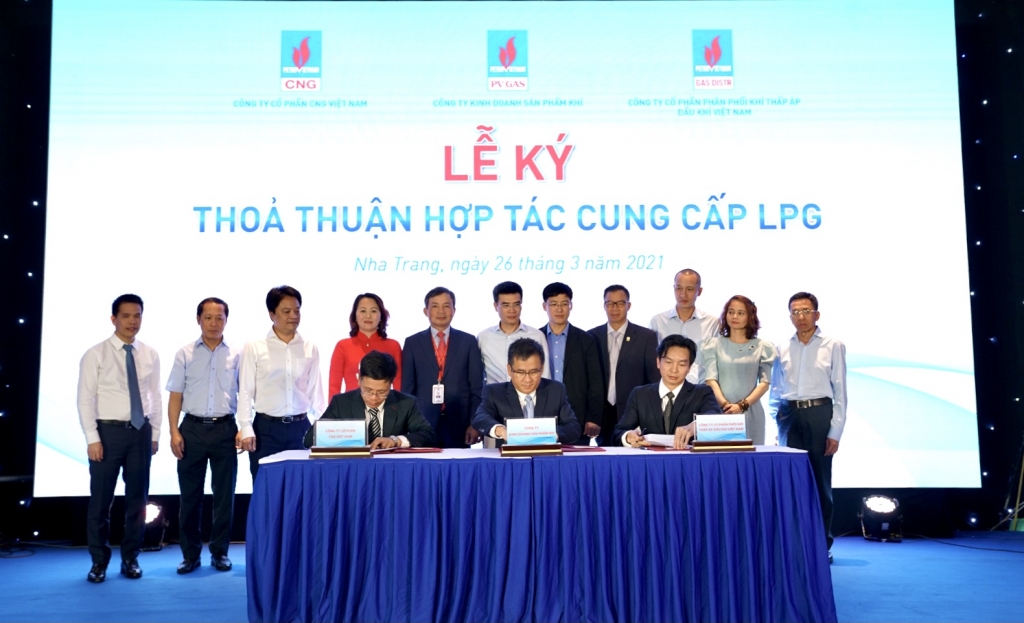 Ký kết “Thỏa thuận hợp tác cung cấp LPG” và “Hợp đồng khung cung cấp LNG” của PV GAS