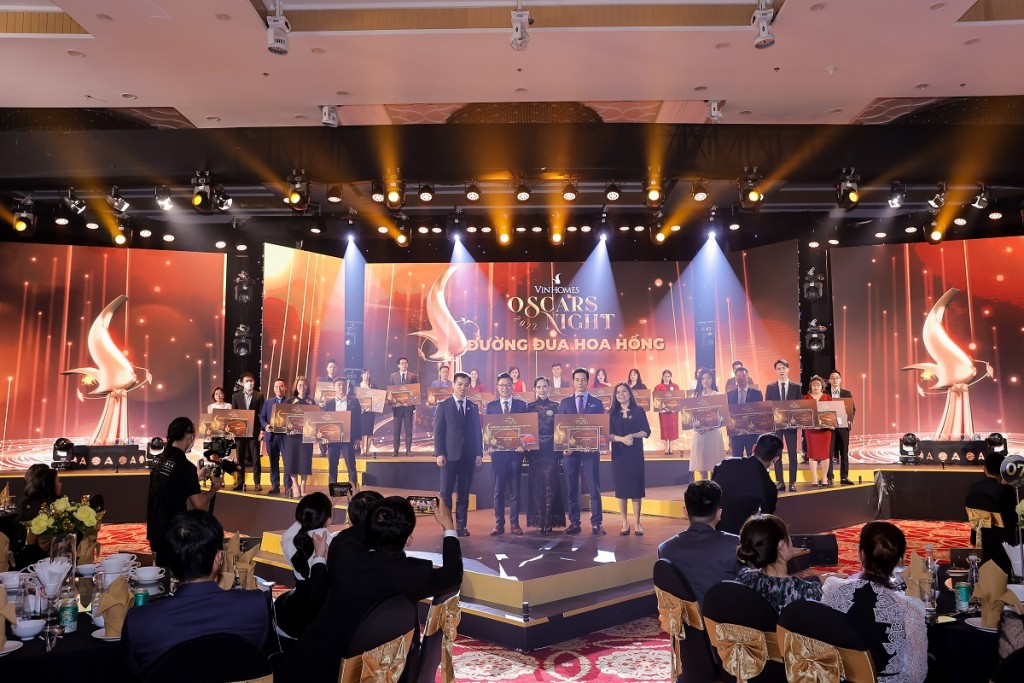 Vinhomes Oscars Night vinh danh những đại lý bất động sản xuất sắc nhất khu vực Hà Nội