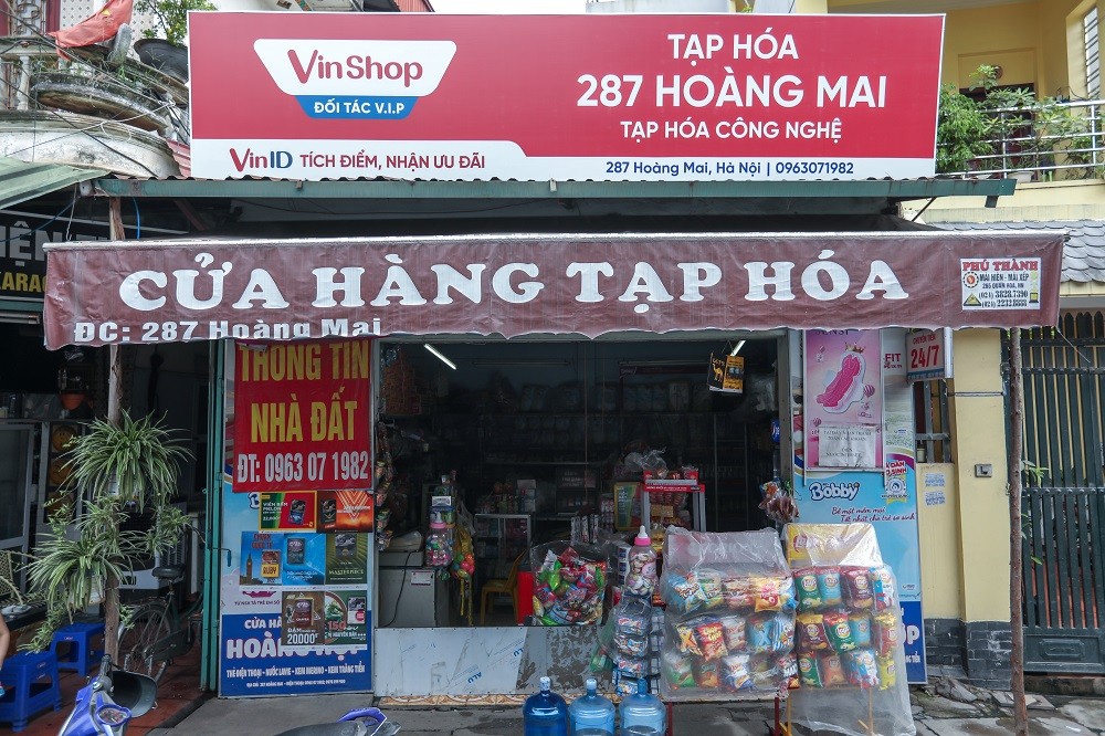 Sắc đỏ từ các cửa hàng tạp hóa liên kết VinShop đang len lỏi mọi ngõ ngách