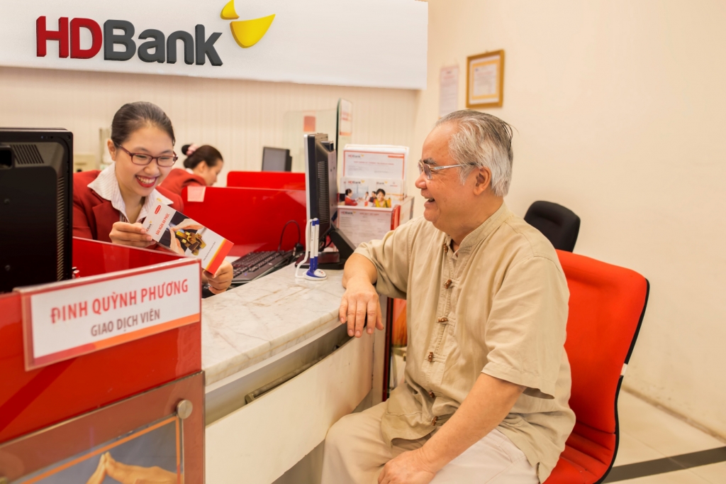 Tuổi càng cao ưu đãi càng lớn khi gửi tiết kiệm tại HDBank