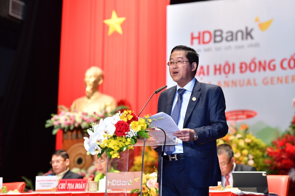 Ông Phạm Quốc Thanh - Tổng Giám đốc HDBank trình bày Báo cáo Kết quả hoạt động kinh doanh năm 2020 và Kế hoạch Kinh doanh năm 2021 của Tổng Giám đốc