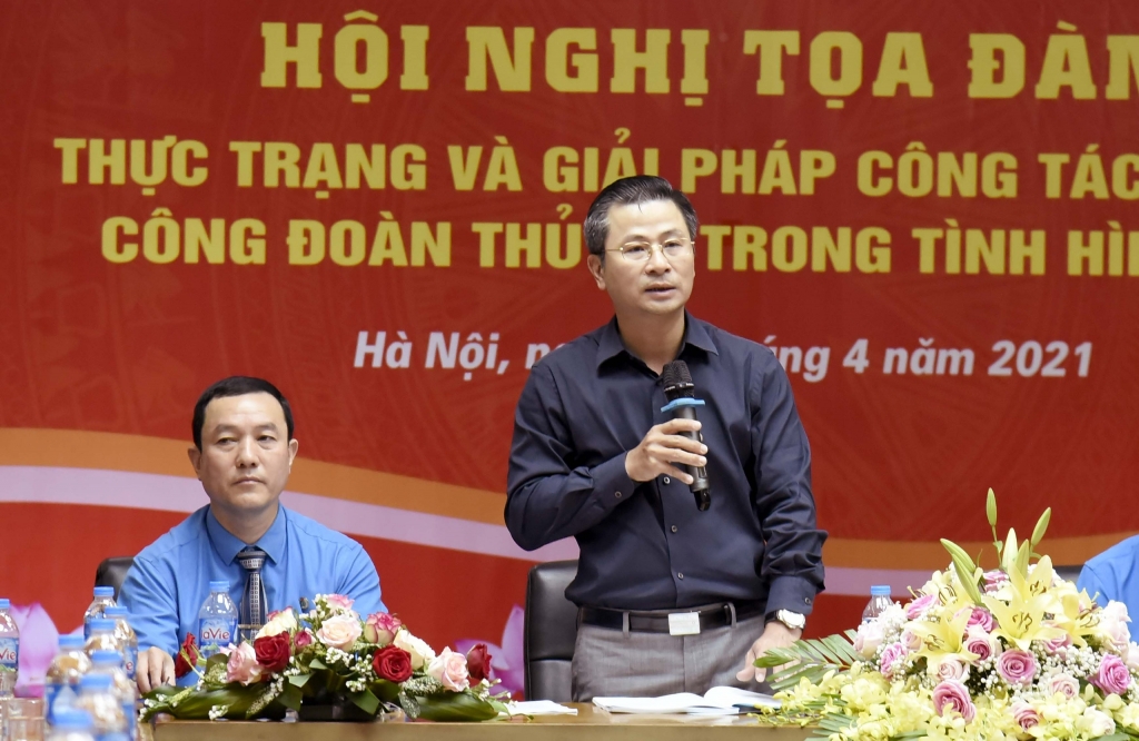 Chủ tịch Liên đoàn Lao động thành phố Hà Nội Nguyễn Phi Thường phát biểu tọa Tọa đàm