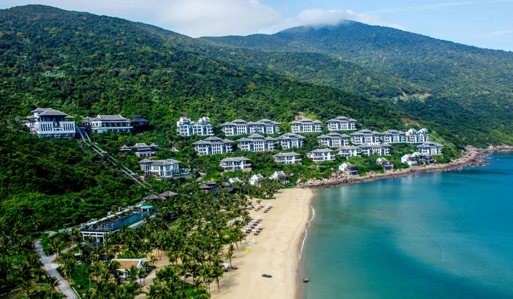 02. InterContinental Danang Sun Peninsula Resort tọa lạc tại bán đảo Sơn Trà