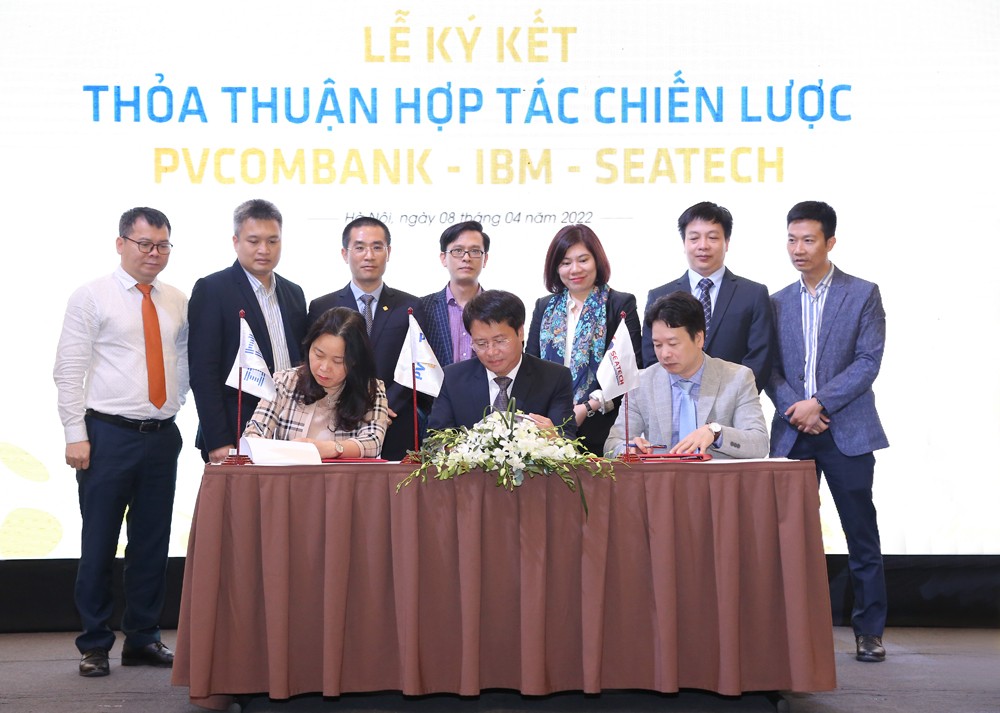 Lãnh đạo PVcomBank - IBM - SEATECH ký thỏa thuận hợp tác chiến lược về chuyển đổi số