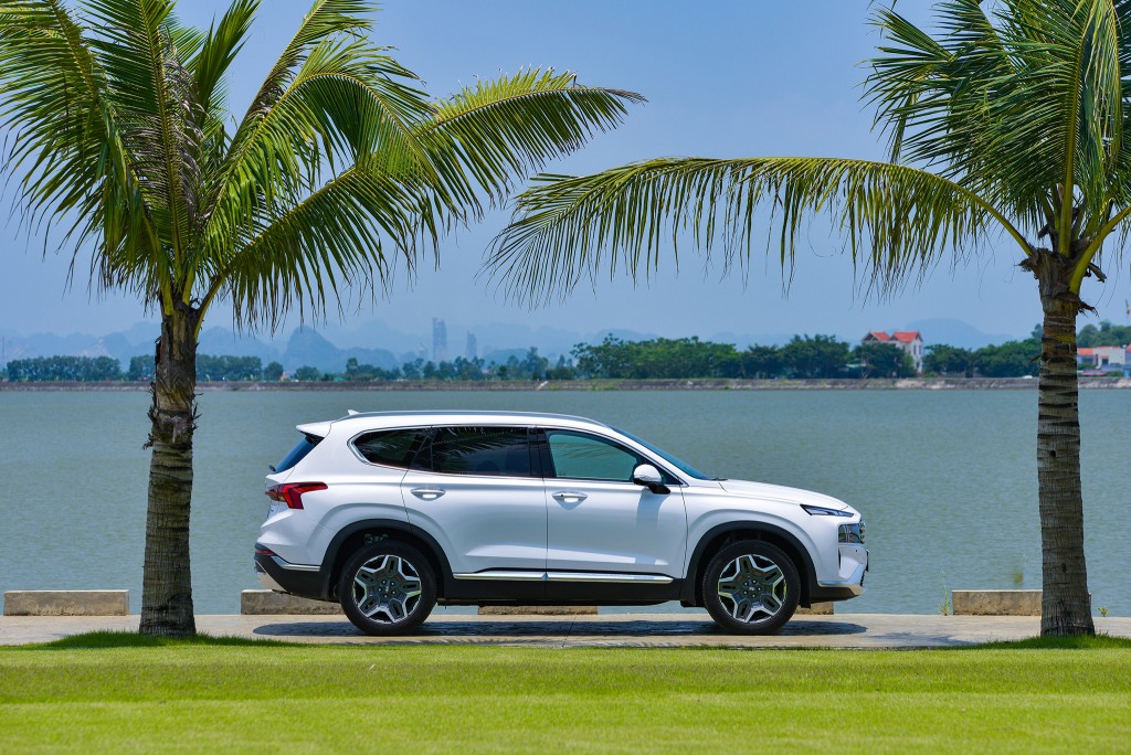 SUV Hyundai Santa Fe đứng ở vị trí thứ 2 trong những mẫu xe bán chạy của TC Group.