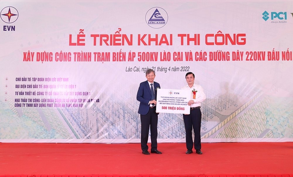 Tập đoàn Điện lực Việt Nam đã ủng hộ huyện Bảo Thắng, tỉnh Lào Cai số tiền 500 triệu đồng để xây nhà cho người nghèo