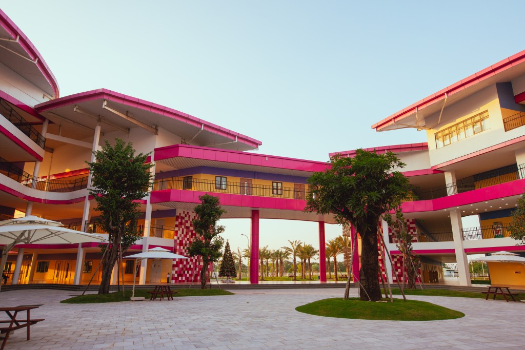 Khuôn viên xanh rộng 25.000m2 tại TH School Hòa Lạc