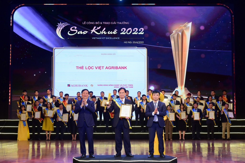 Thẻ Agribank Lộc Việt được vinh danh tại Lễ trao giải thưởng Sao Khuê năm 2022