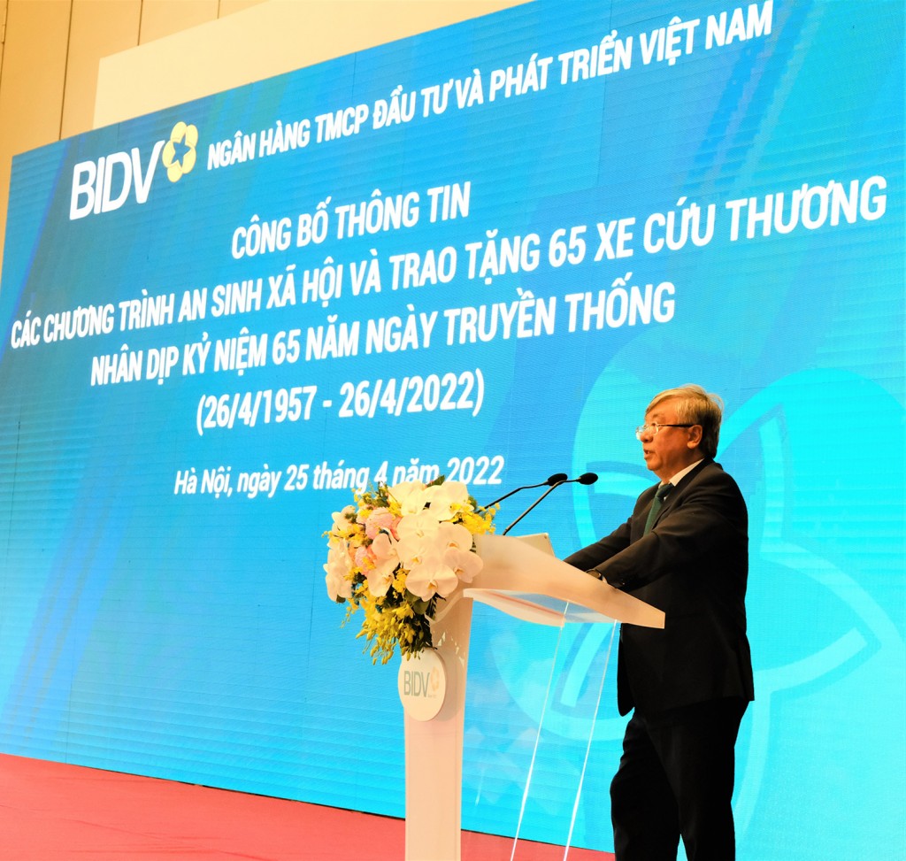 05 Ông Trần Xuân Hoàng, Ủy viên HĐQT, Chủ tịch Công đoàn BIDV phát biểu tại buổi Lễ