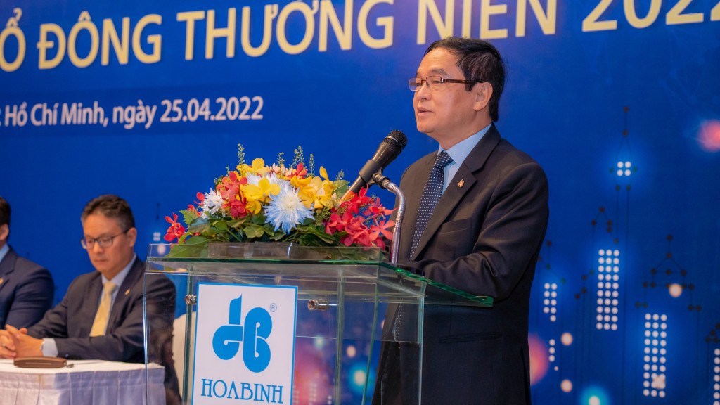 Ông Lê Viết Hải-Chủ tịch HĐQT trình bày các nội dung trước đại hội