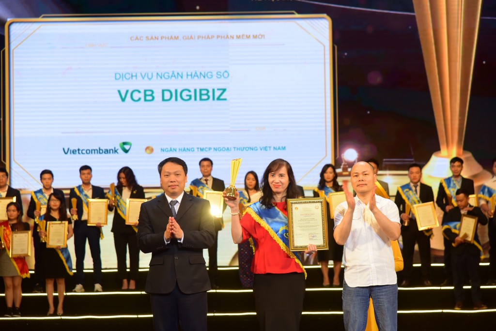 Dịch vụ ngân hàng số VCB DigiBiz của Vietcombank đạt giải Sao Khuê 2022