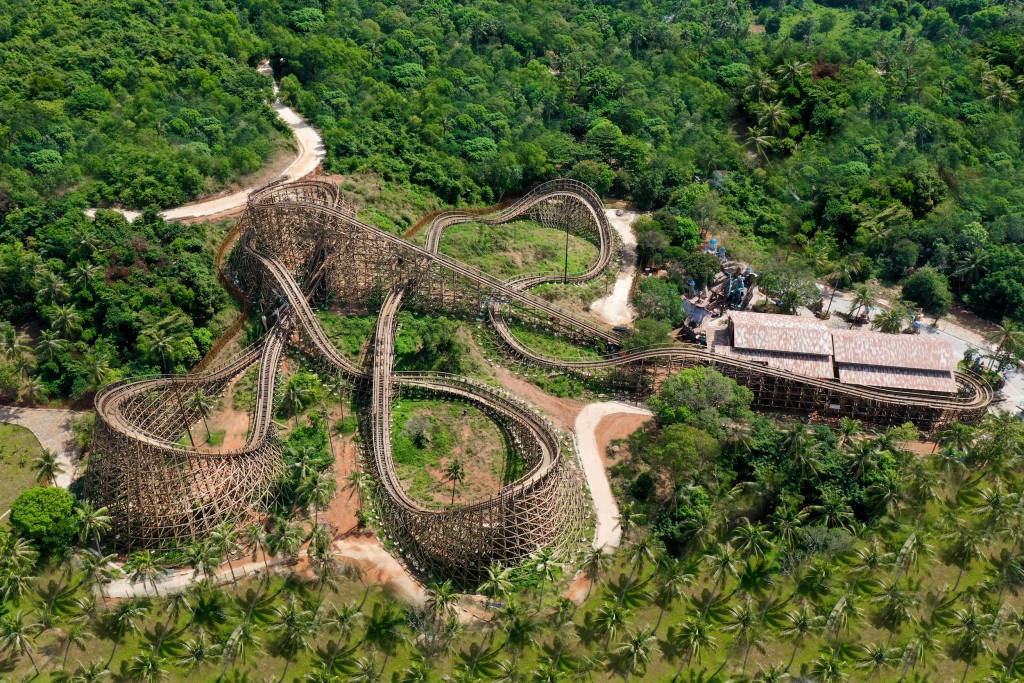 Trò chơi Roller Coaster gỗ với 2 làn trượt hiện đại sẽ được Sun Group đưa vào công viên Kim Quy. (Ảnh minh họa trò chơi này tại công viên Sun World Hòn Thơm)