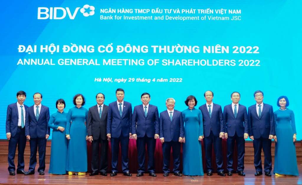 Các thành viên HĐQT và Ban kiểm soát BIDV nhiệm kỳ 2022-2027 ra mắt Đại hội