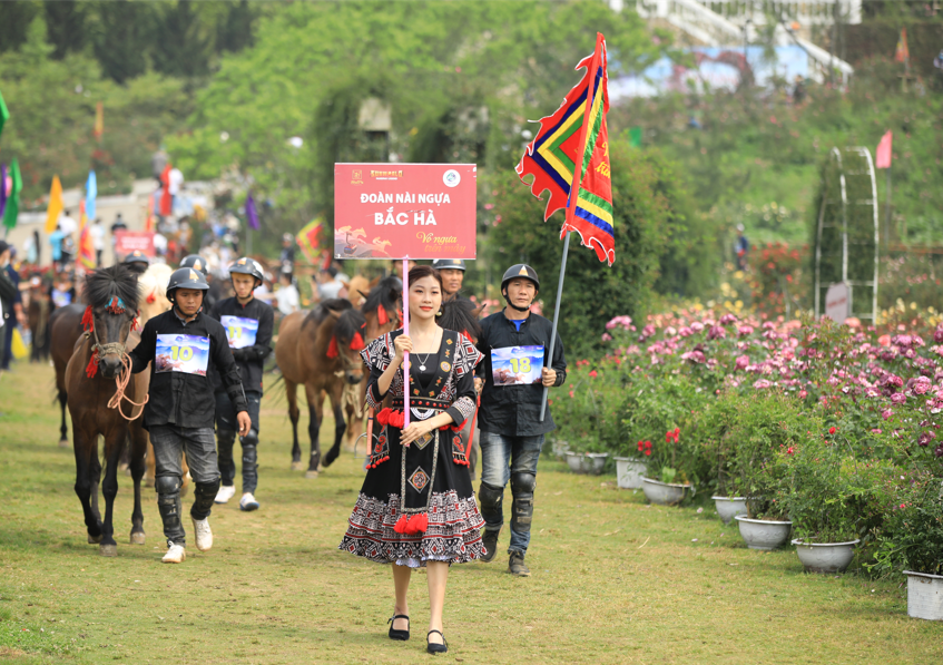 Diễu hành trước vòng sơ loại tại Giải Vó ngựa trên mây 2022 