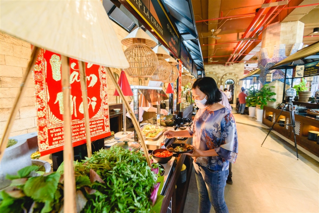 Nhà hàng buffet Vân Sơn trên đỉnh núi