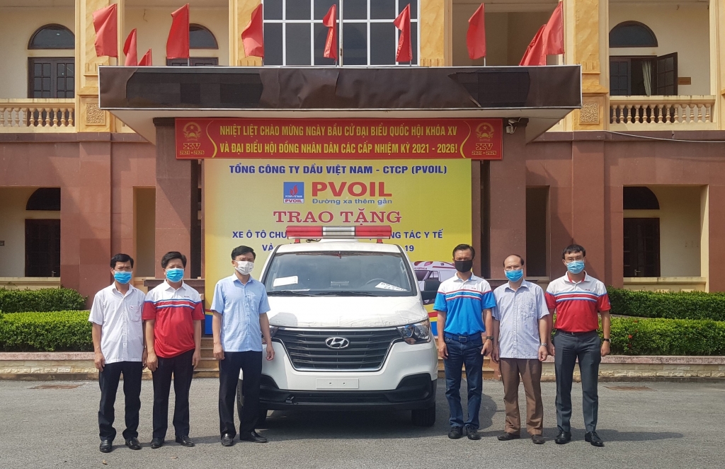 PVOIL tặng xe cứu thương phòng chống Covid-19